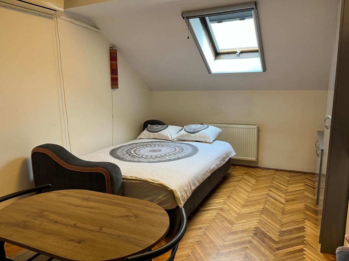 Studio In The Centre Of Novi Sad Apartamento Exterior foto